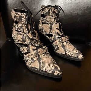 Sam Edelman Elena Studded Cut Out Snake Skin Ankle Boots Size 8